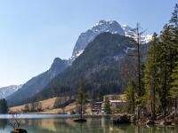 Das Knittelhorn spiegelt sich im See